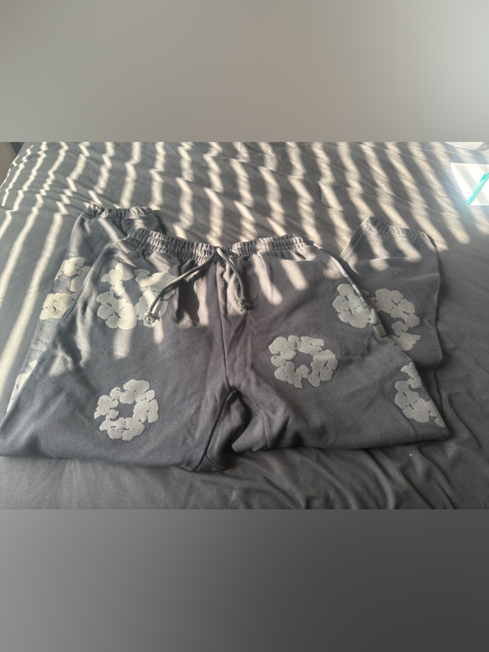 Gray Floral Print Men's Jogger Sweatpants